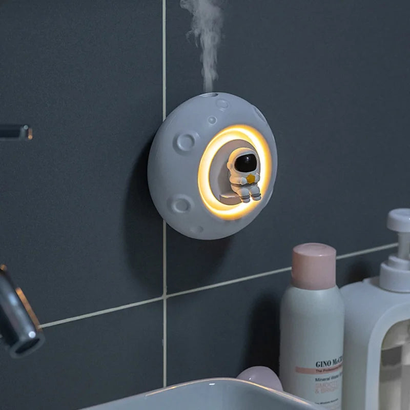 Astronaut Night Light Air Humidifier USB Mist Aromatherapy Water Diffuser with Led Light Astronaut Humidificador Lights 2024 New